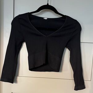 Black Nikibiki Crop 3/4 sleeve Vneck size